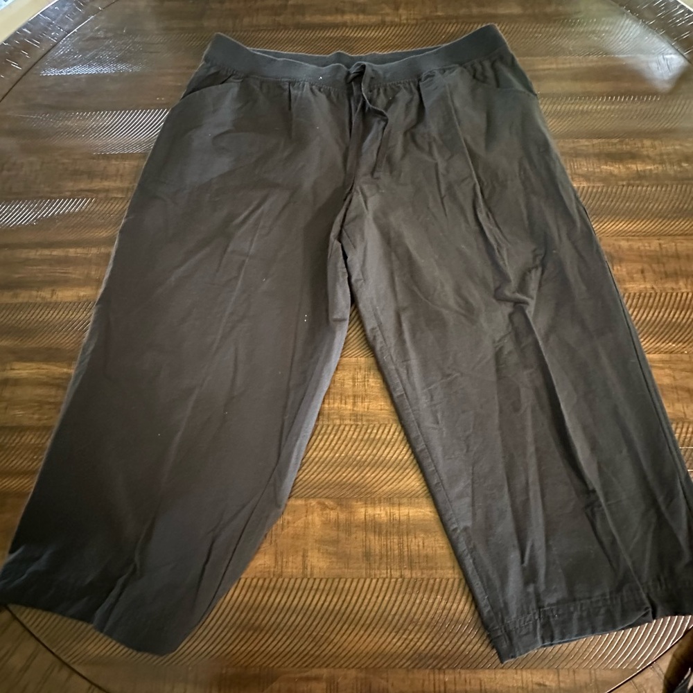 Danskin Brown Capris Relaxed Fit Lightweight